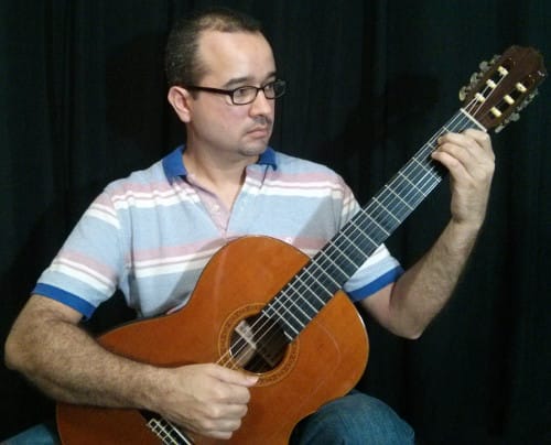 foto-11-postura-clasica-pulgar-detras