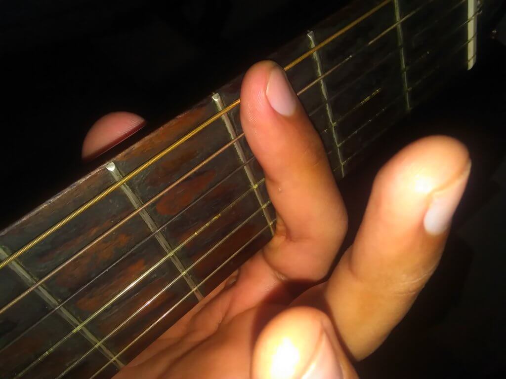 como hacer cejilla en la guitarra