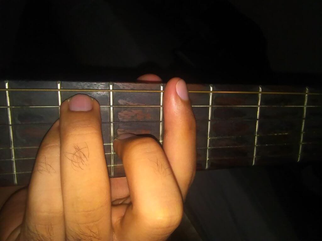 posicion correcta de la cejilla en la guitarra